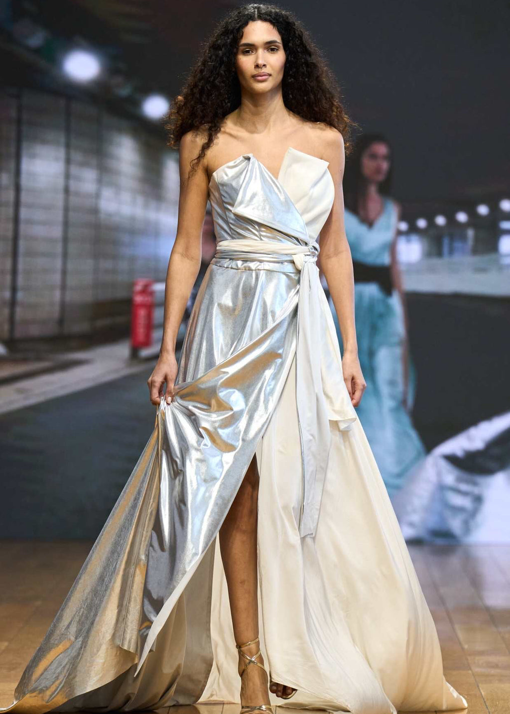 LONG DRESS WHITE AND SILVER