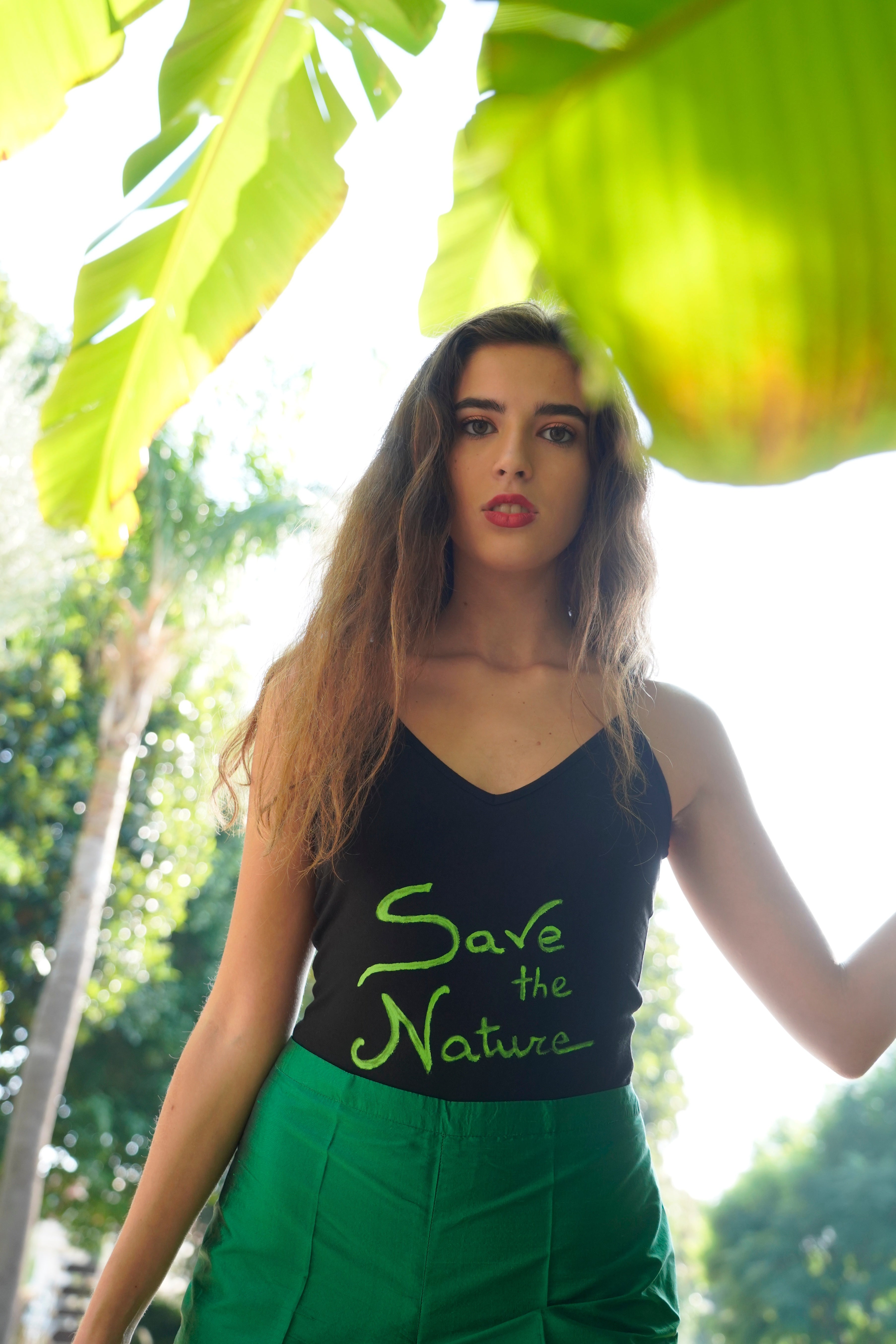 HAND-PAINTED BODY SAVE THE NATURE